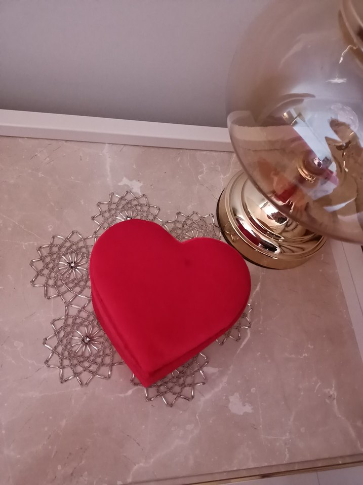 Altın renkli kalp şeklinde hediyelik kutu - Görsel 3