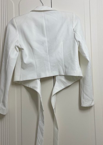 Beyaz arkadan bağlamalı Kemerli Mini Kadın Blazer - Görsel 2