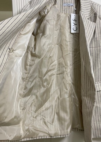 Düğmeli Beyaz Çizgili Kadın Blazer - Görsel 2