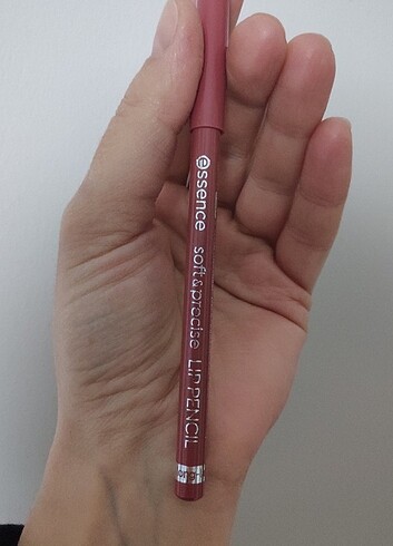 Essence Soft & Precise Dudak Kalemi 03