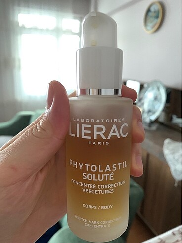 Lierac çatlakların görünümünü azaltmaya yardımcı serum