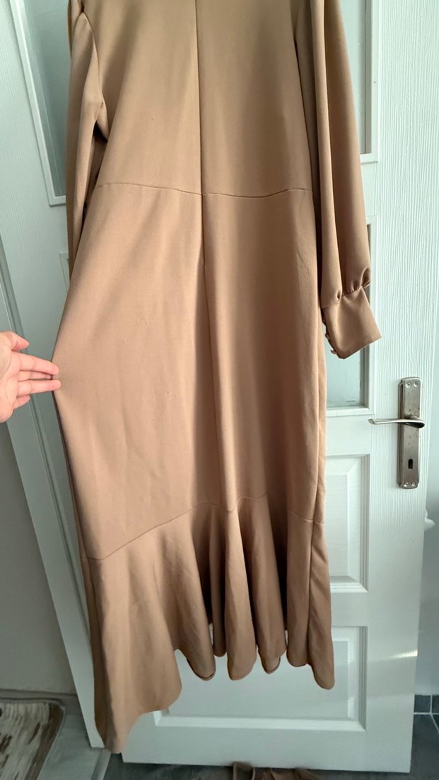 Bej Uzun Kollu Düğmeli Uzun Elbise - Görsel 4