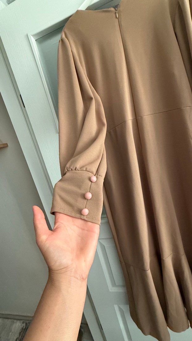 Bej Uzun Kollu Düğmeli Uzun Elbise - Görsel 5