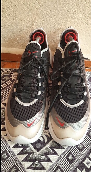 44 Beden beyaz Renk Nike air max axis