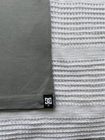 15-16 Yaş Beden gri Renk ORİJİNAL DC SHOES TSHİRT
