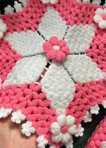 Pembe Beyaz Çiçekli El Örgüsü Set - Görsel 5