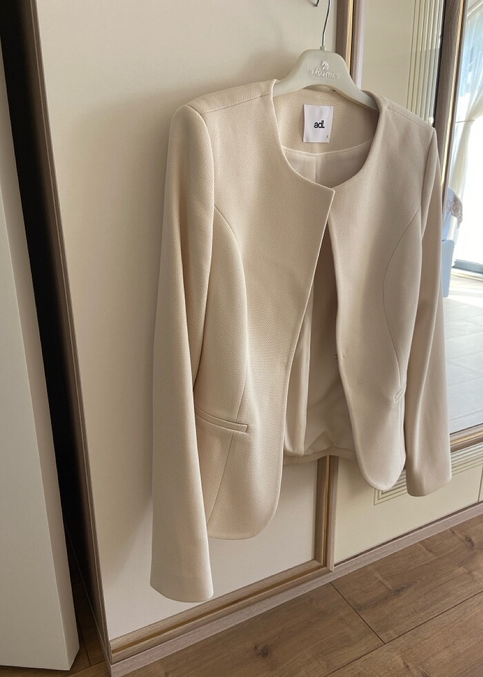 Adl yeni sezon vanilya rengi ceket - Görsel 3