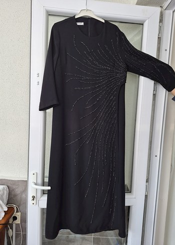 Boncuk İşlemeli Siyah Uzun Kollu Elbise - Görsel 2