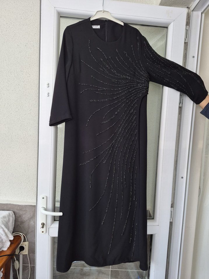 Boncuk İşlemeli Siyah Uzun Kollu Elbise - Görsel 2
