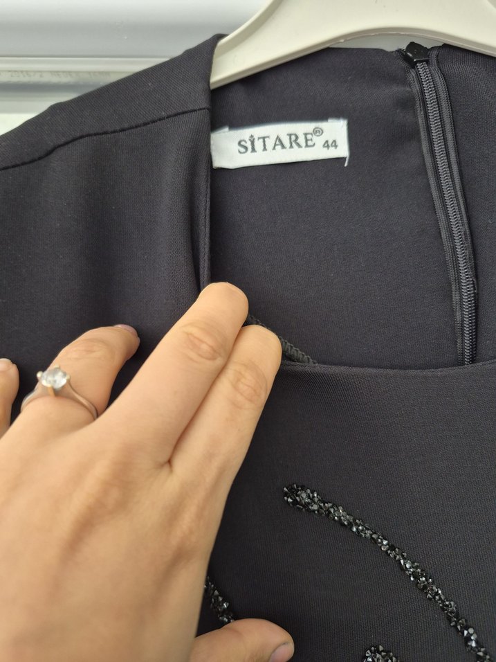 Boncuk İşlemeli Siyah Uzun Kollu Elbise - Görsel 3