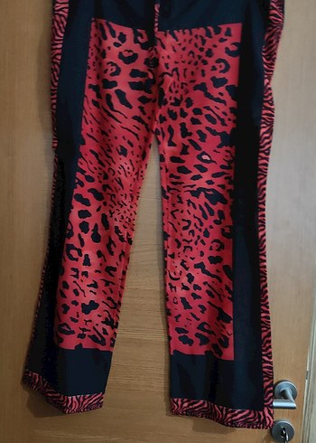 Plaj pantolonu ince tül kumaş kırmızı siyah leopar desenli - Görsel 5