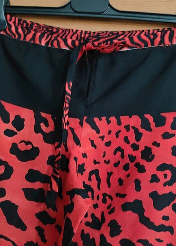 Plaj pantolonu ince tül kumaş kırmızı siyah leopar desenli - Görsel 7