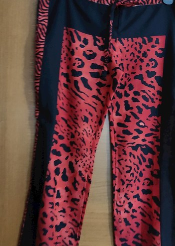 Plaj pantolonu ince tül kumaş kırmızı siyah leopar desenli - Görsel 6