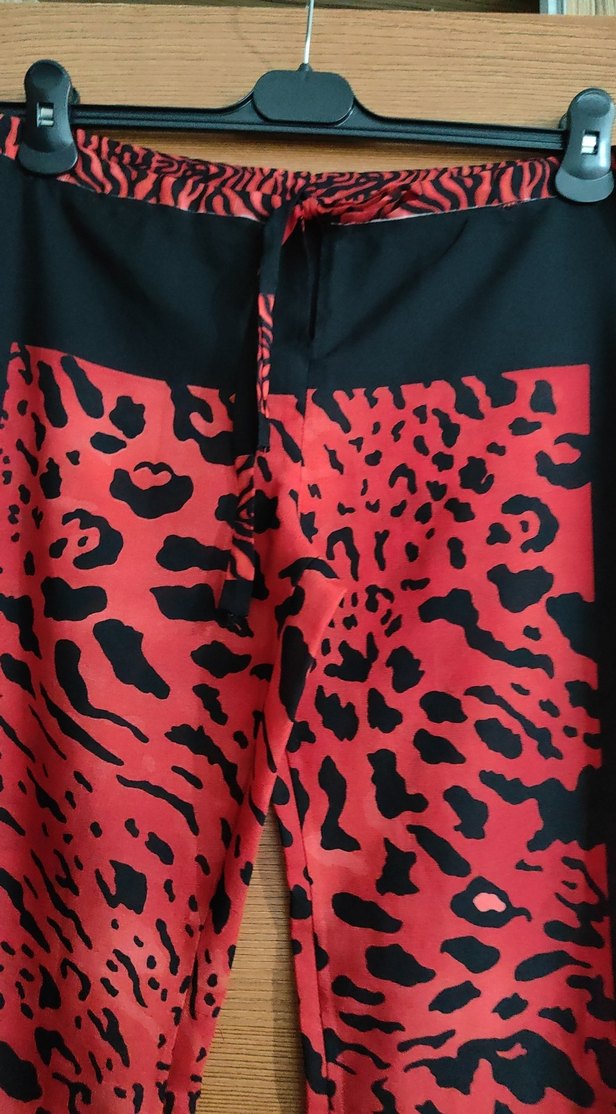 Plaj pantolonu ince tül kumaş kırmızı siyah leopar desenli - Görsel 3