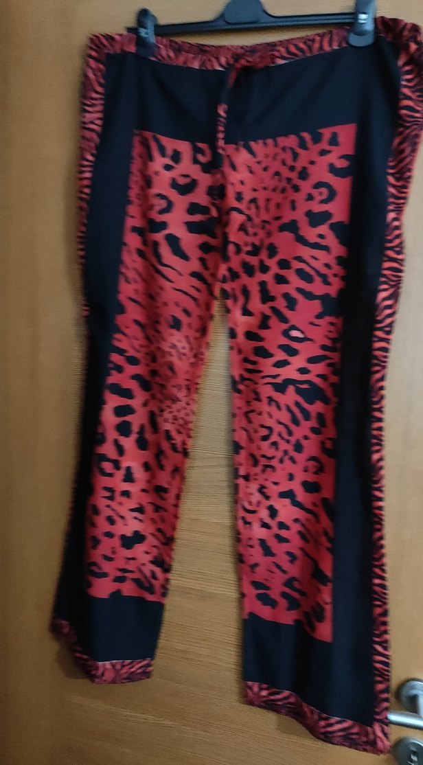 Plaj pantolonu ince tül kumaş kırmızı siyah leopar desenli - Görsel 4