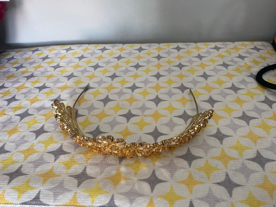 Altın Renkli Parlak Payetli Gelin Tacı - Görsel 2