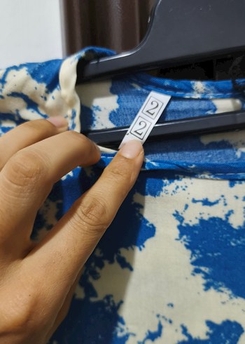38 Beden mavi Renk Uzun Kol Bağcıklı Mavi Batik Desenli Elbise