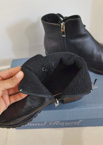 Siyah Deri Kadın Bot - Görsel 6