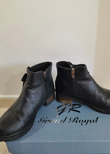 Siyah Deri Kadın Bot - Görsel 5