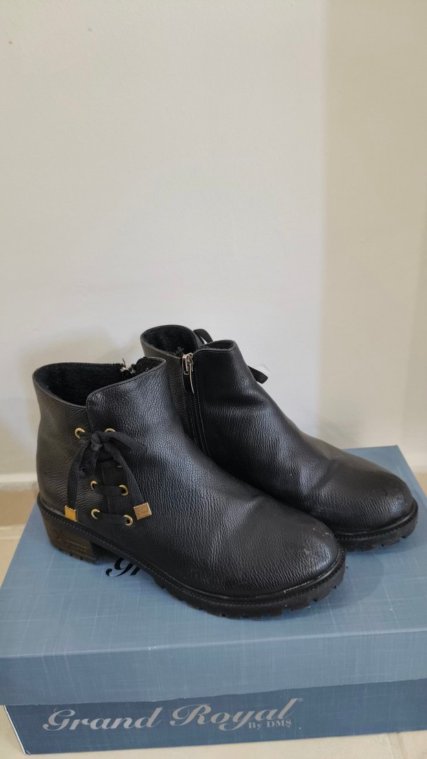 Siyah Deri Kadın Bot - Görsel 2