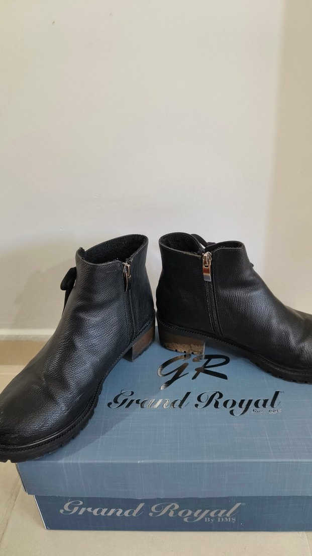 Siyah Deri Kadın Bot - Görsel 5