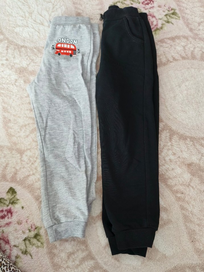 Gri ve Siyah Erkek Çocuk Rahat Eşofman Altları - Görsel 2