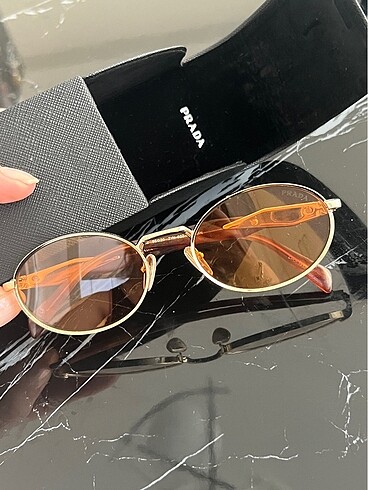 Prada turuncu cam güneş gözlüğü