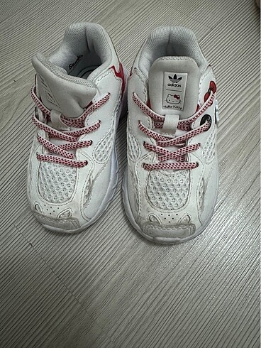 Adidas spor ayakkabı