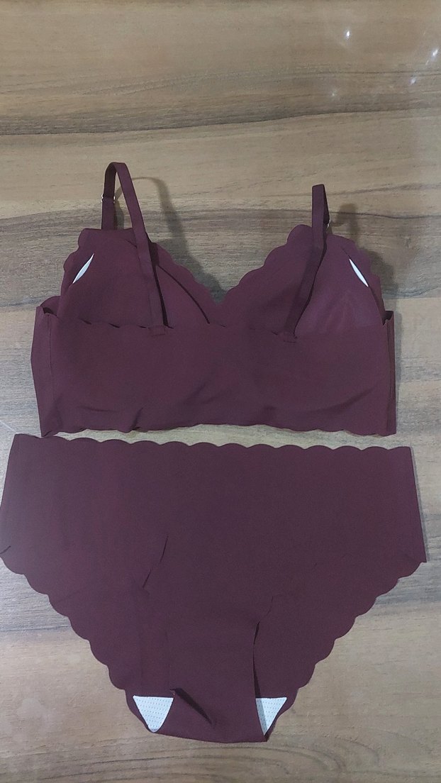 lazer kesim ince
Bordo Minimalist Bohem Sütyen Takımı - Görsel 3