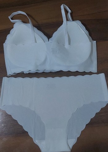 lazer kesim ince
Beyaz Minimalist Sütyen ve Külot Takımı - Görsel 3