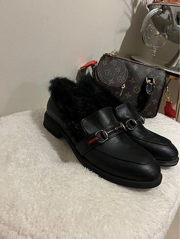 Alexander McQueen Tüylü babet