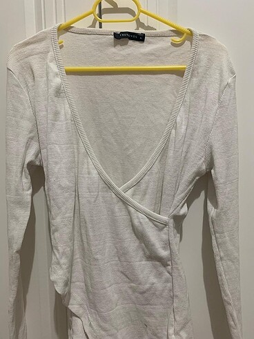 Zara V Yaka bluz