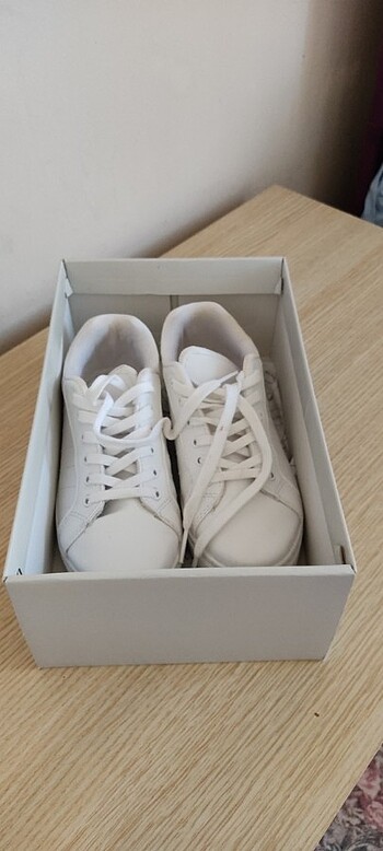 Adidas Beyaz spor ayakkabı 