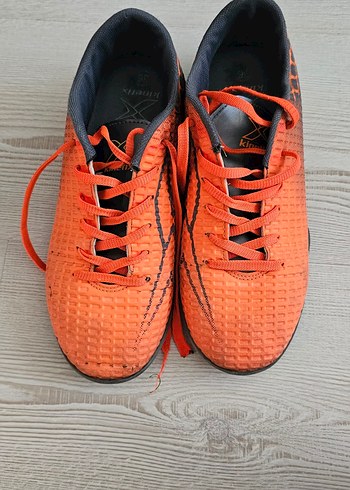 Turuncu Bağcıklı Erkek Futbol Ayakkabısı