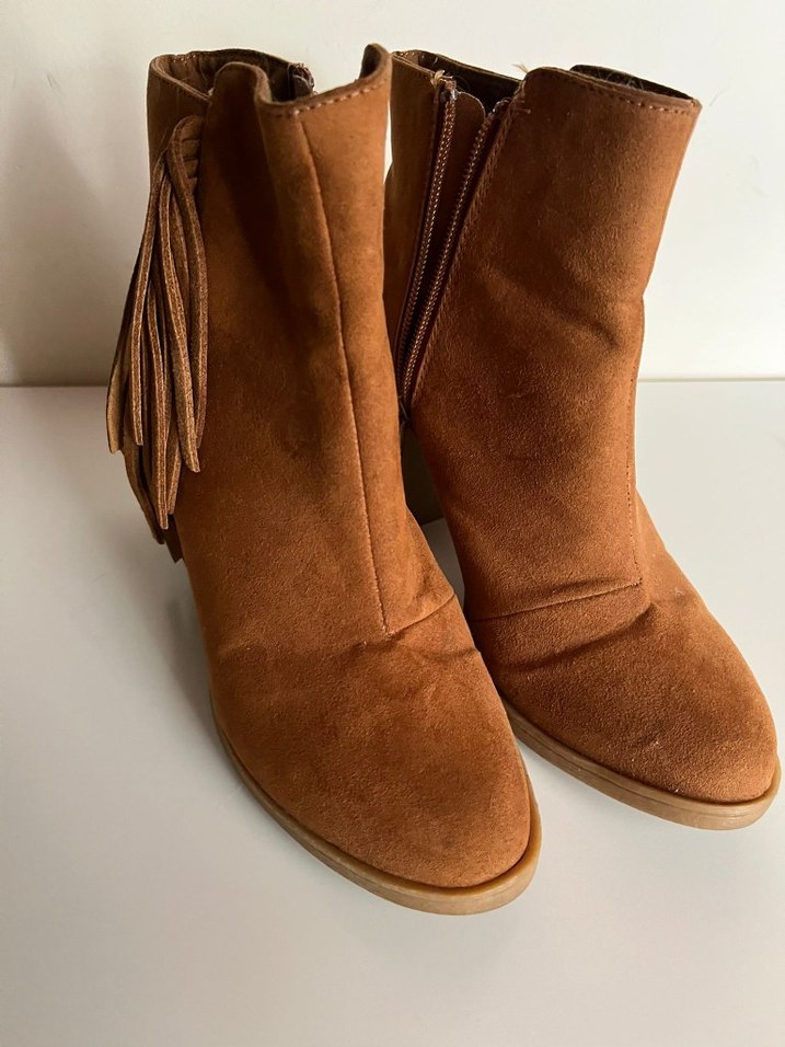 Püsküllü Süet Kadın Botu Blok Topuklu - Görsel 4