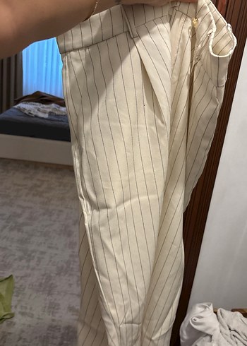 l Beden beyaz Renk Düğmeli Çizgili Kolsuz Beyaz Blazer ve ispanyol paça pantolon tk