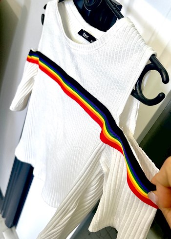 Beyaz Omuz Dekolteli Crop Top - Görsel 3