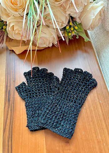 Dantel Detaylı Siyah Örgü Parmaksız Eldiven - Görsel 3