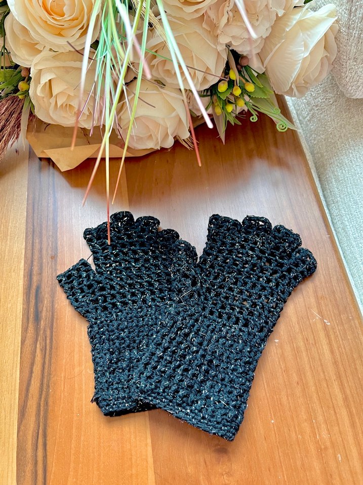 Dantel Detaylı Siyah Örgü Parmaksız Eldiven - Görsel 3