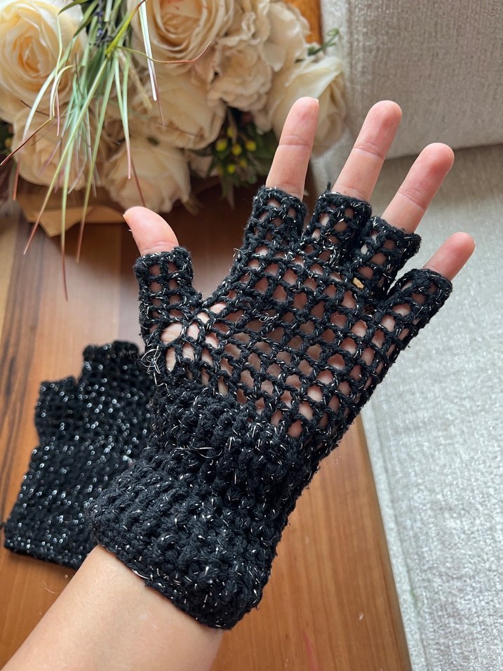 Dantel Detaylı Siyah Örgü Parmaksız Eldiven - Görsel 2