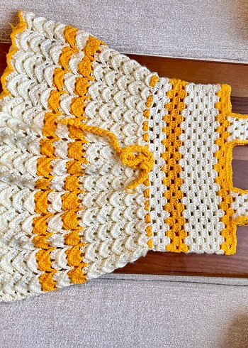 Kız Çocuk Sarı Nakışlı Örgü Elbise - Görsel 2