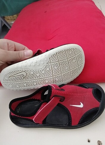 25 Beden Nike Sunray protect Kırmızı Sandalet 