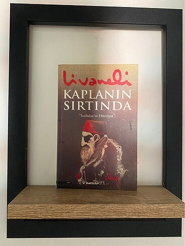 KAPLANIN SIRTINDA ZÜLFÜ LİVANELİ
