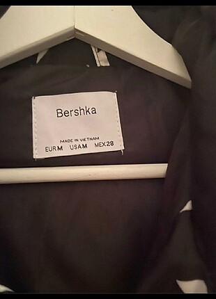 Bershka Mont yazılı 