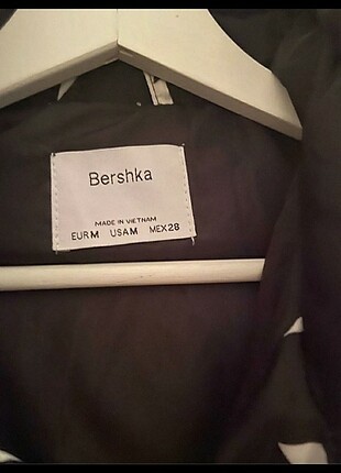 m Beden Bershka yazılı mont