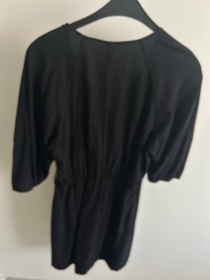 Önü Drapeli Siyah Mango marka Keten kumaş elbise kısa kol - Görsel 3