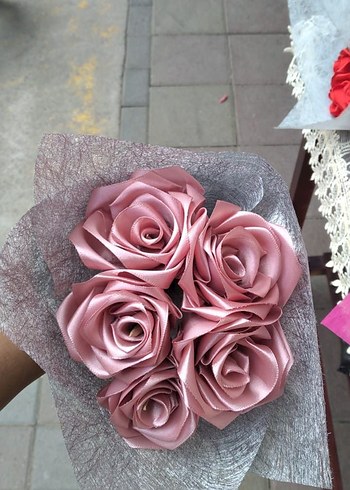 Pembe Fırfırlı Çiçekli buletimiz