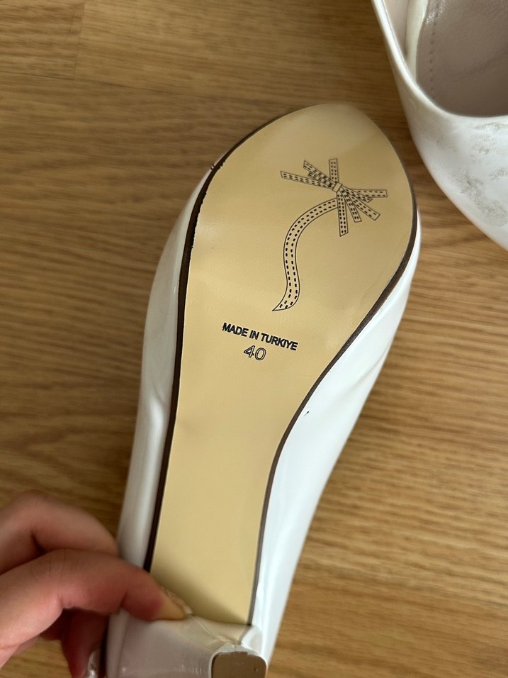 Beyaz Rugan Stiletto Kadın Ayakkabı - Görsel 4