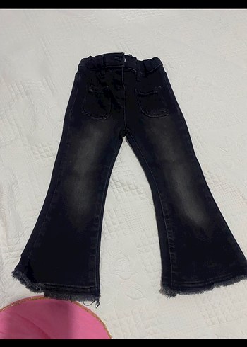 Kız Çocuk Siyah Batik Desenli Kemerli Kot Pantolon