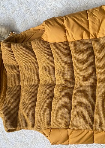 Sarı Kürklü Kadın Yelek - Görsel 4